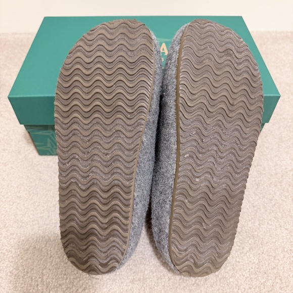 Eastland Rhianna Wool Slip-on Mules/Clogs - Picture 3 of 6